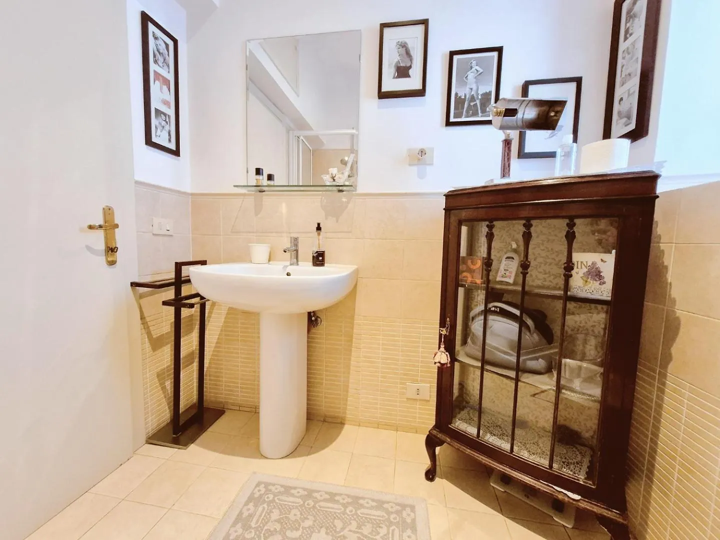 Appartamento Elegante Con Terrazzino A San Lorenzo Rome 0*,  Italy