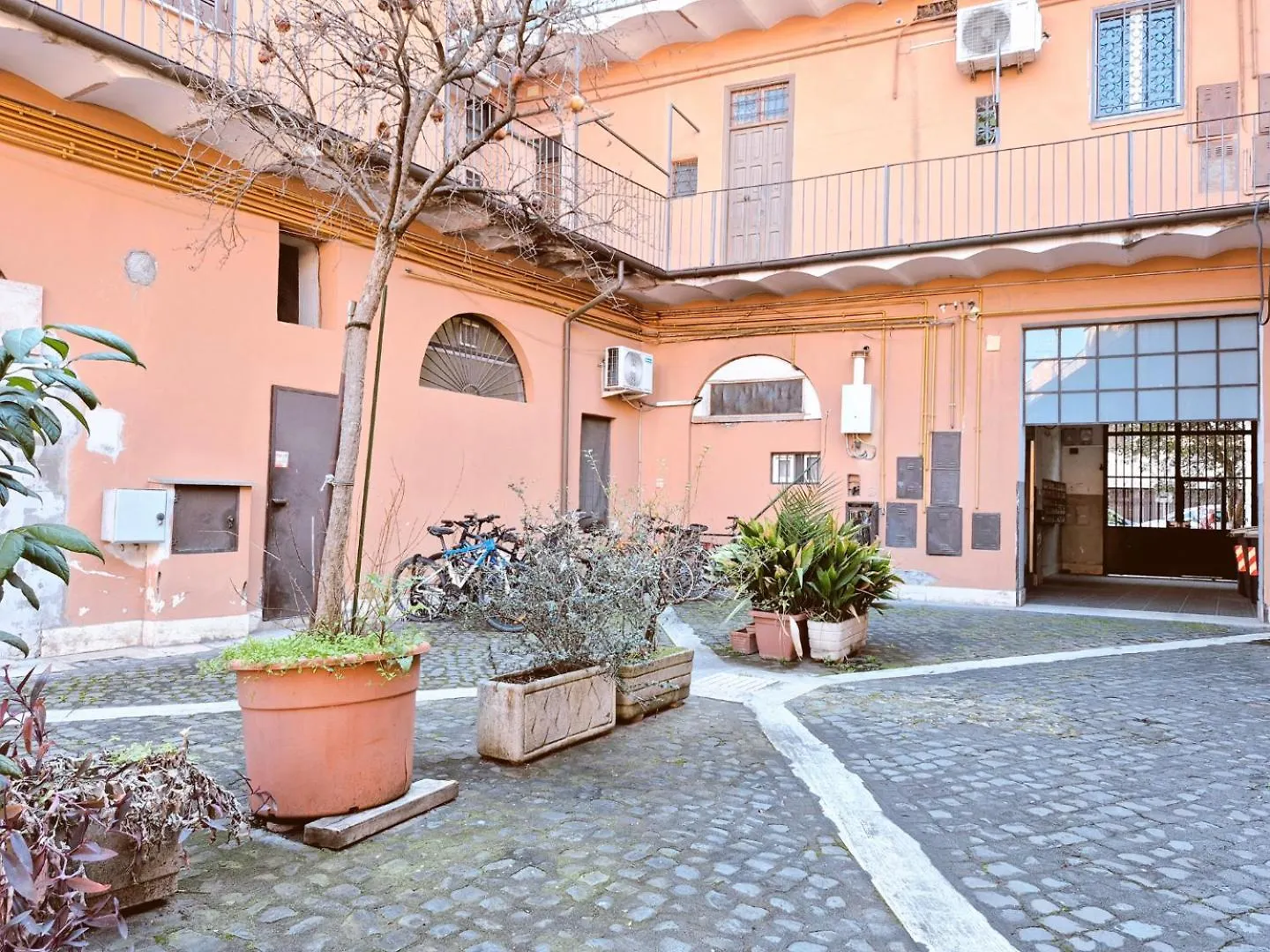 Appartamento Elegante Con Terrazzino A San Lorenzo Rome Apartment