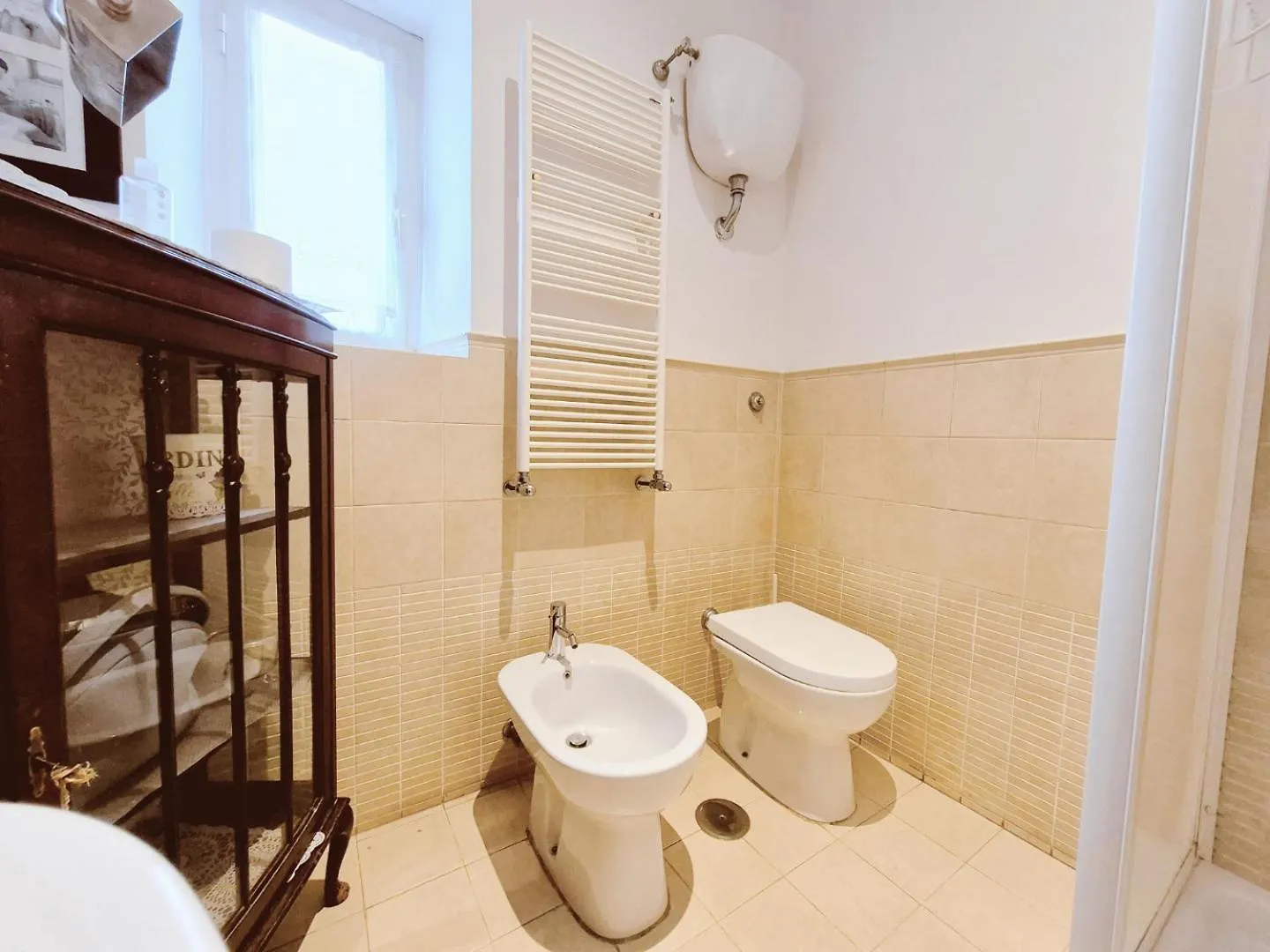 Apartment Appartamento Elegante Con Terrazzino A San Lorenzo Rome Italy