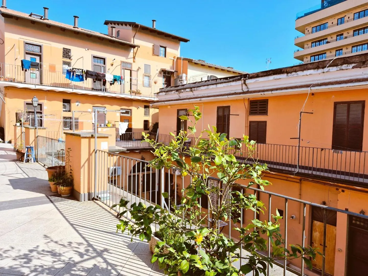 Appartamento Elegante Con Terrazzino A San Lorenzo Róma Apartman